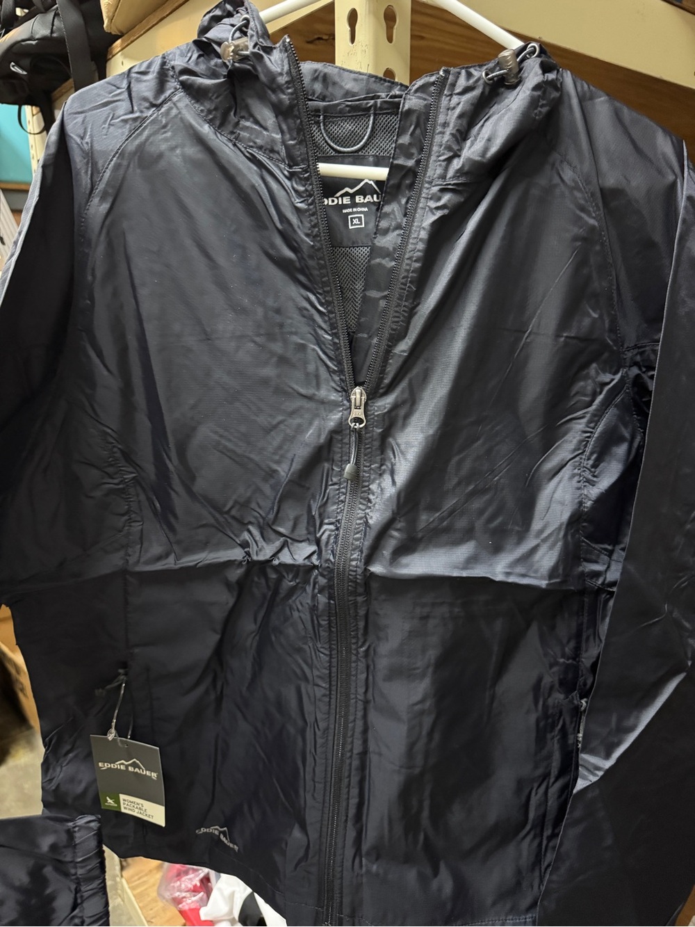Eddie Bauer ladies Hooded Lightweight Windbreaker Jacket - Black. New!